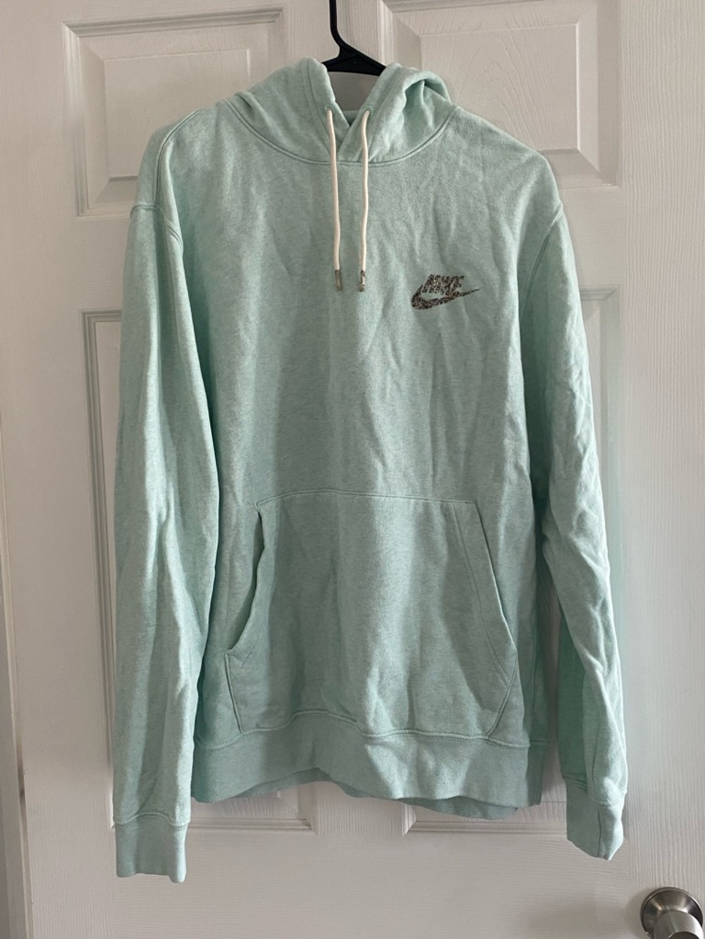 Nike Mint Green Pullover Hoodie with White Drawstrings sz large New without tag